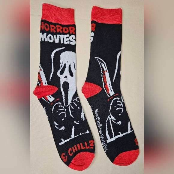 Ghostface "Horror Movies & Chill?" Graphic Men's Socks NEW - Picture 2 of 5